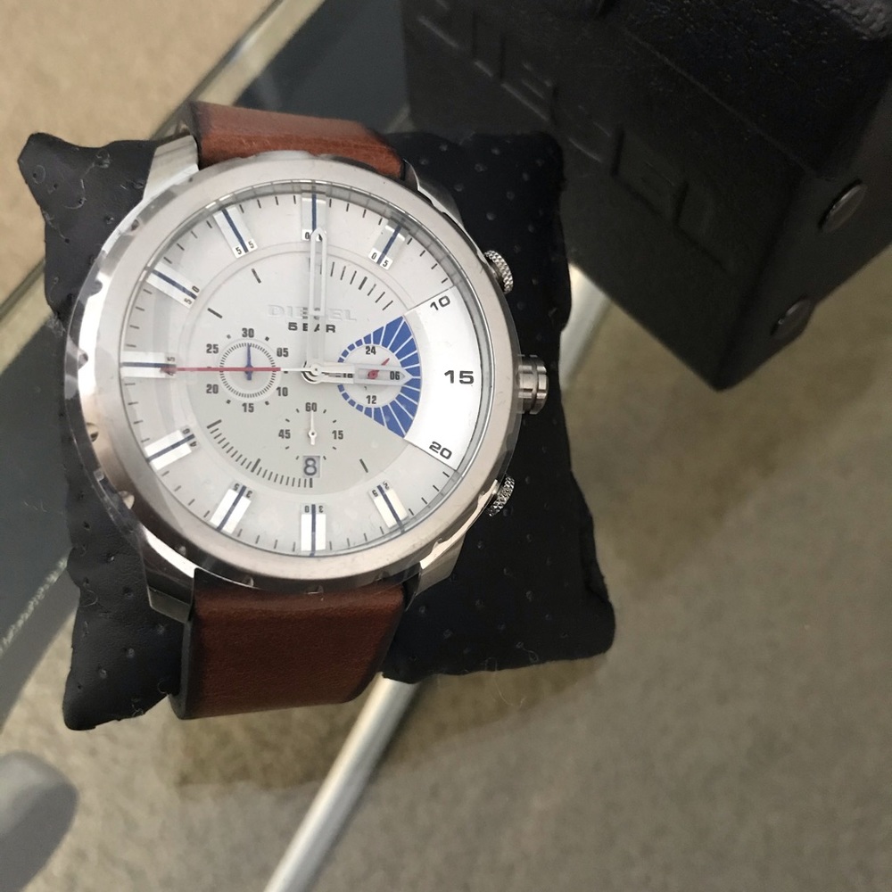 Watch - Picture 4 of 4